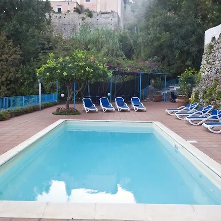Vila Tovere Sleeps 12 Pool Air Con