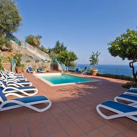 Tovere Sleeps 12 Pool Air Con