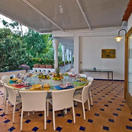Vila Tovere Sleeps 12 Pool Air Con