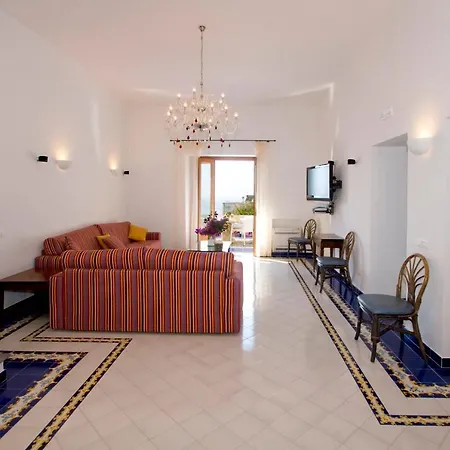 Tovere Sleeps 12 Pool Air Con Vila *